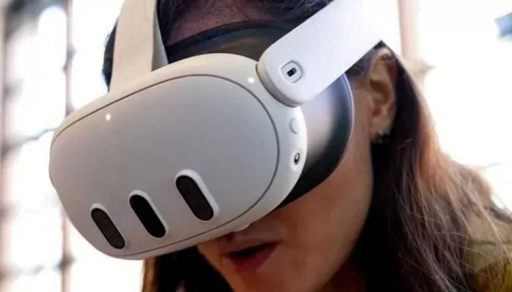 ميتا تدمج منصة ديزني+ في نظارات الواقع الافتراضي كويست