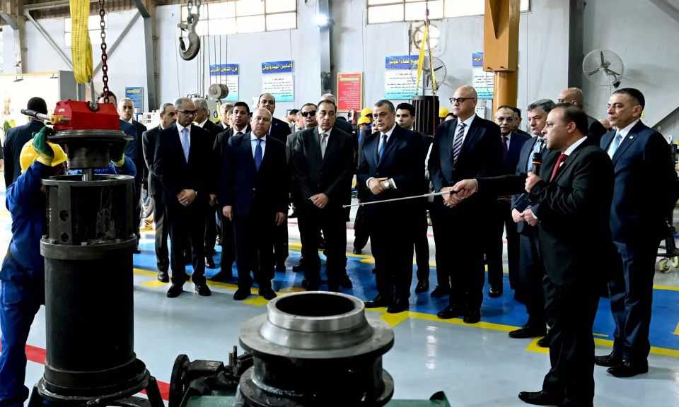 لأول مرة بمصر.. رئيس الوزراء يفتتح مصنع إنتاج الطلمبات الغاطسة بشركة قها للصناعات الكيماوية| صور