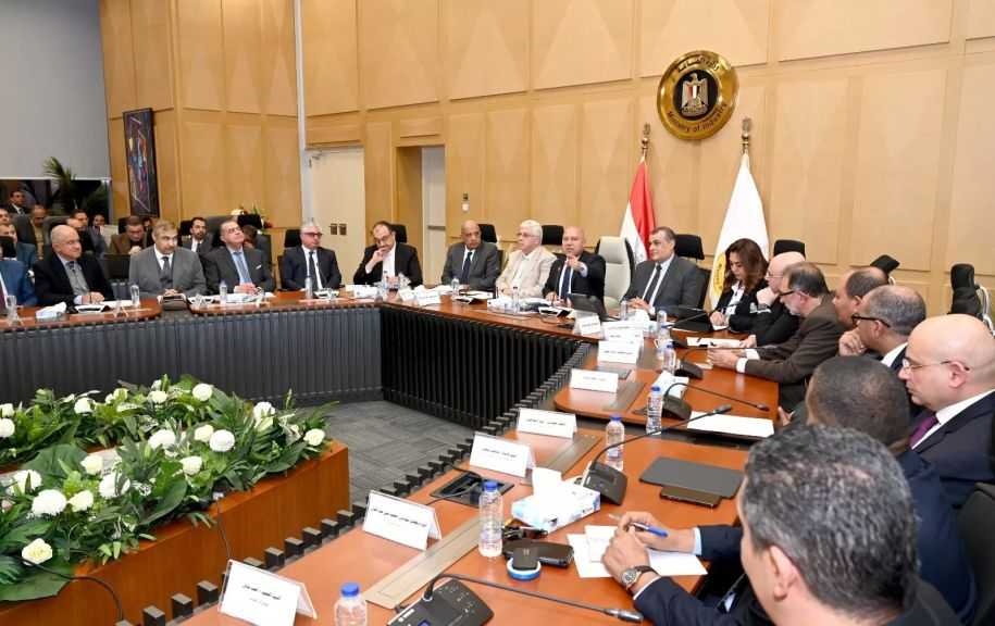 وزير الصناعة يؤكد على ضرورة تشكيل جمعية مستثمرين لكل منطقة صناعية لإدارتها