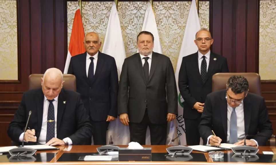”صندوق تكريم الشهداء” و”مصر لتأمينات الحياة” يُوقعان مبادرة ”مصر معاكم”| التفاصيل