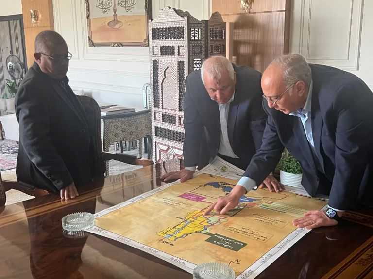 ”بحوث الصحراء” يُتابع المشروعات الزراعية المنفذة مع محافظ الوادي الجديد