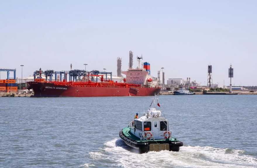 تضم قمح وذرة وزيت.. ميناء دمياط يستقبل 57438 طنًا من البضائع