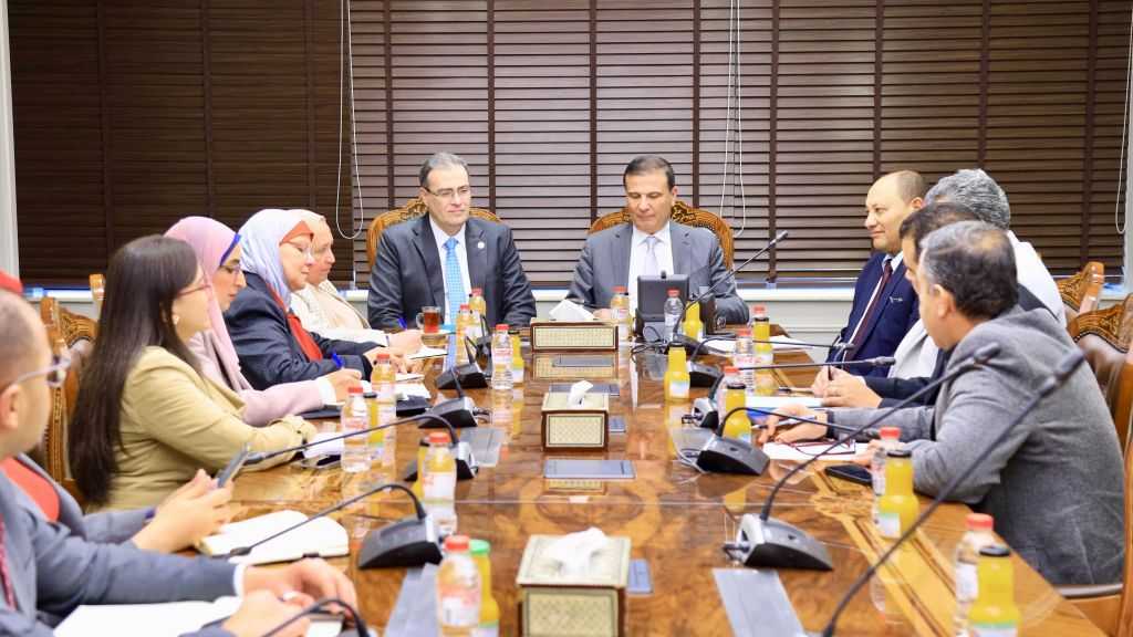 وزير الزراعة يبحث مع ”التنظيم والإدارة” إجراءات التعاقد مع 4500 طبيب بيطري