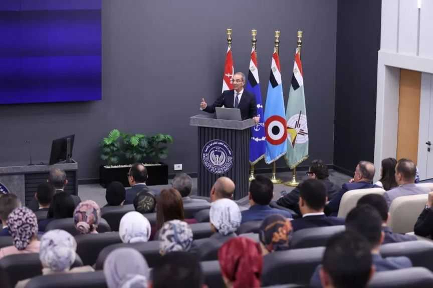 وزير الاتصالات: نستهدف إنتاج 15 مليون هاتف محمول خلال 2026 والبدء في التصدير