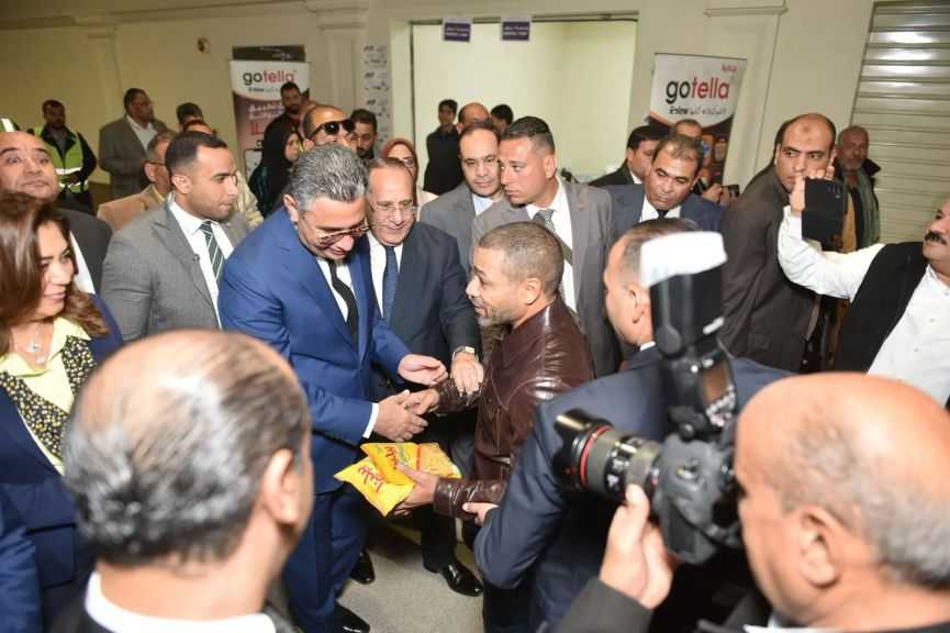 وزيرا التموين والتنمية المحلية يفتتحان سوق مستلزمات الأسرة المخفضة بموقف السبتية الجديد| صور