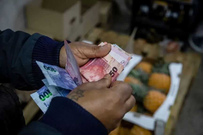 الراند الجنوب إفريقي يتجه لتحقيق أكبر مكاسب سنوية منذ 2009