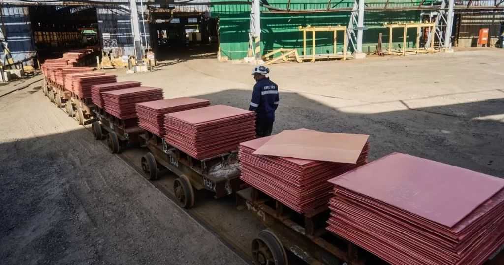 شركات تعدين صينية في زامبيا تبدأ دفع الضرائب باليوان