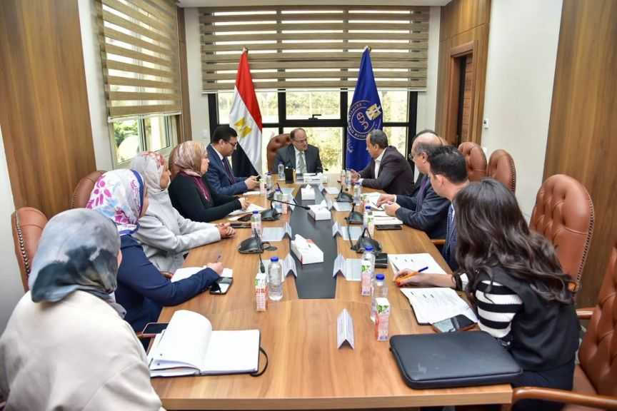”هيئة الدواء” تناقش توطين صناعة أدوية الأورام والمستحضرات الحيوية في مصر
