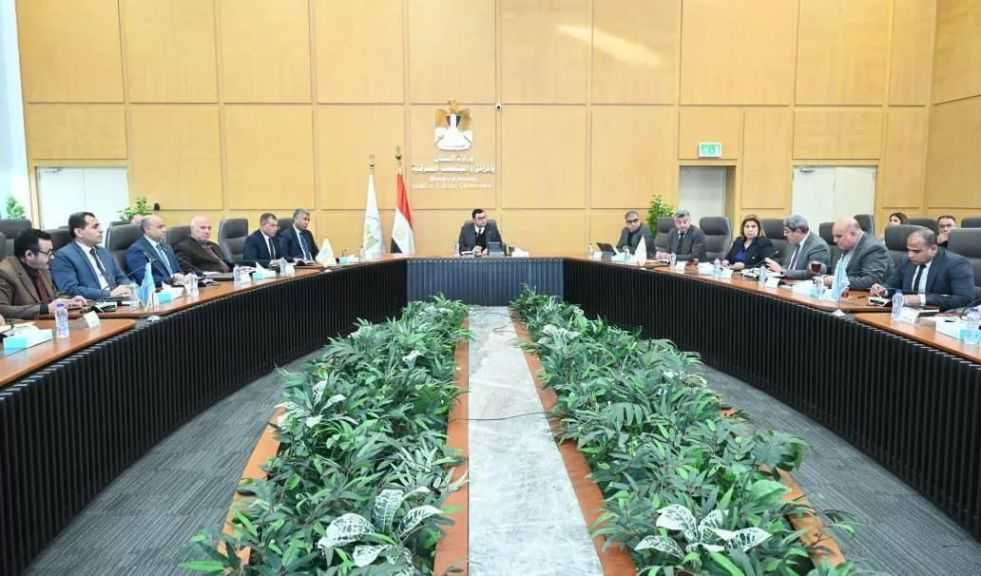 وزير الإسكان يًتابع موقف مشروعات المرحلة الأولى من ”حياة كريمة”