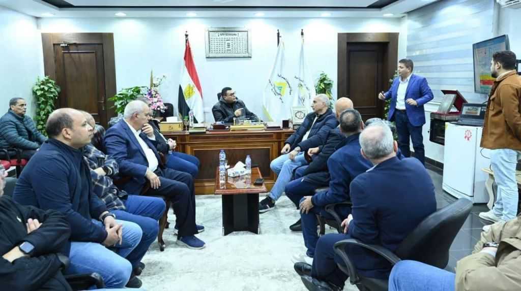 وزير الإسكان يتابع الموقف التنفيذي لمشروعات القرى السياحية بالساحل الشمالي