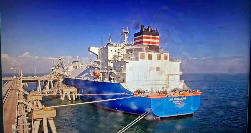 لصالح توتال إنرجيز.. ”البترول” تعلن عن تصدير شحنة غاز مسال جديدة إلى كندا