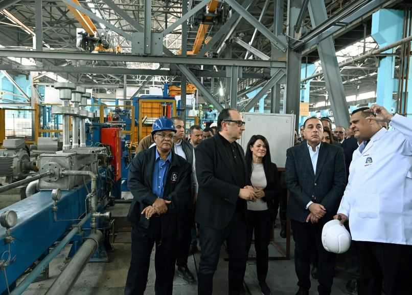 باستثمارات 17.5 مليون دولار.. رئيس الوزراء يتفقد الخط الجديد بـ”مصر للألومنيوم”| صور
