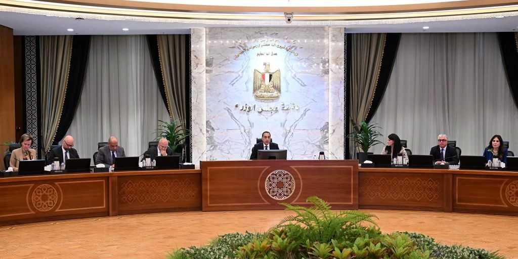 رئيس الوزراء يًتابع تنفيذ مشروع إنتاج الهيدروجين الأخضر بقدرة 100 ميجاوات في العين السخنة