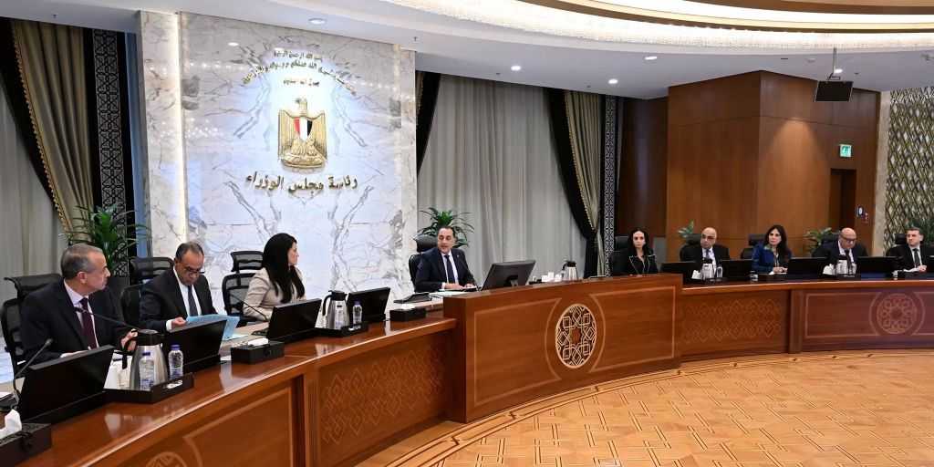 رئيس الوزراء يُتابع حصر التكلفة الاقتصادية لأعداد اللاجئين والمهاجرين المقيمين في مصر