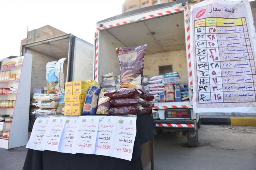 بتخفيضات تصل إلى 20%.. ”التموين” تفتح سوق اليوم الواحد بإمبابة| صور