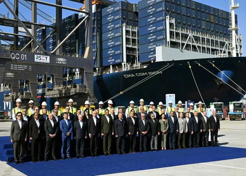 رئيس الوزراء يتفقد محطة البحر الأحمر لتداول الحاويات بميناء السخنة| صور