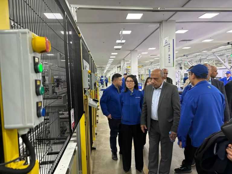 وزير الكهرباء يشهد مراسم توقيع تعاون لتوطين صناعة بطاريات تخزين الطاقة في الصين