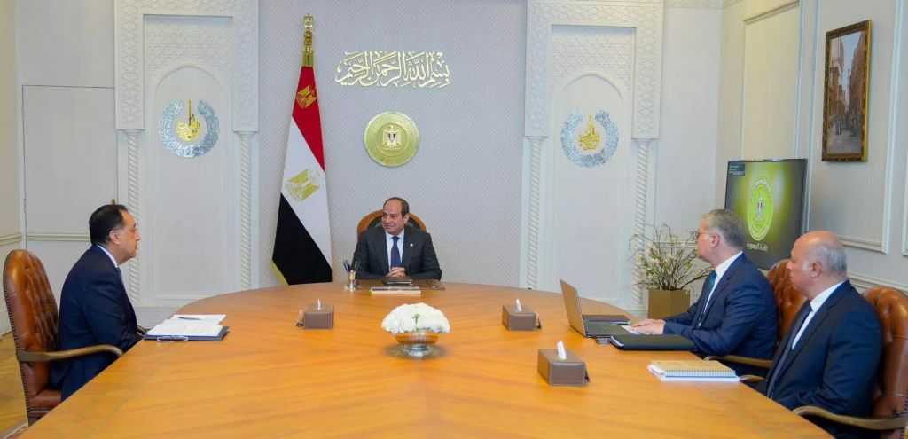 الرئيس السيسي يُوجه بالالتزام بسداد مستحقات شركات البترول والغاز.. وتوفير حوافز لزيادة الإنتاج