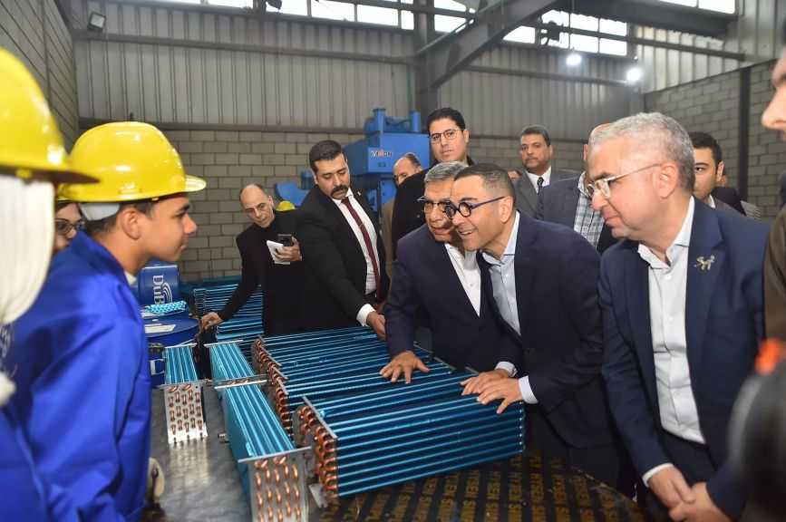 وزير الاستثمار يتفقد عددًا من المصانع بميت غمر| صور