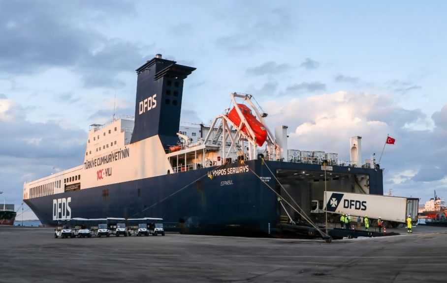 تضم ذرة وسكر وقمح.. ميناء دمياط يستقبل 62118 طنًا من البضائع