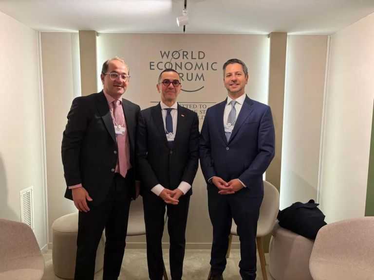 وزيرا الاستثمار والمالية يُناقشان التعاون مع شركة أمريكية بمجال النقل الجوي المستدام