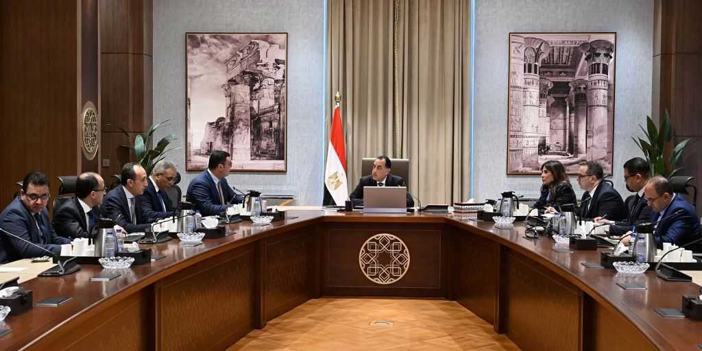 وزير الإسكان يستعرض مستجدات مشروعات علم الروم ومنطقة الأعمال المركزية وأبراج العلمين