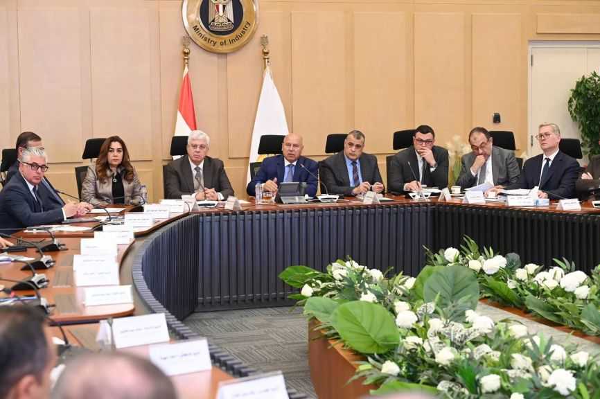 ”الصناعة” تخطط لطرح 3 رخص لإنشاء مصانع أسمنت جديدة بخط إنتاج واحد