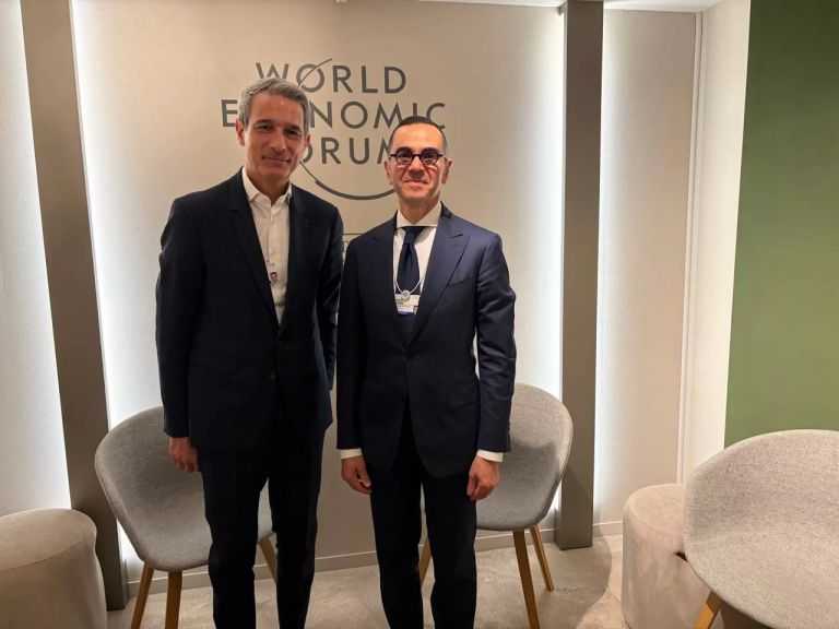 ”الخطيب” يبحث مع ”سان جوبان” خططها التوسعية في مجالات مواد البناء والحلول المستدامة