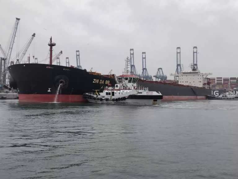 تداول 15 ألف طن بضائع و798 شاحنة بمواني البحر الأحمر