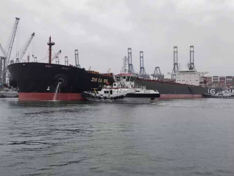 تداول 26 ألف طن بضائع و1457 شاحنة بمواني البحر الأحمر