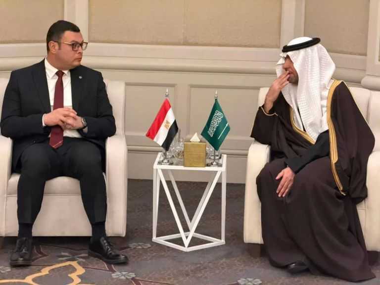 مصر والسعودية تبحثان تعزيز التعاون بمجالات البناء والبنية التحتية والفوقية
