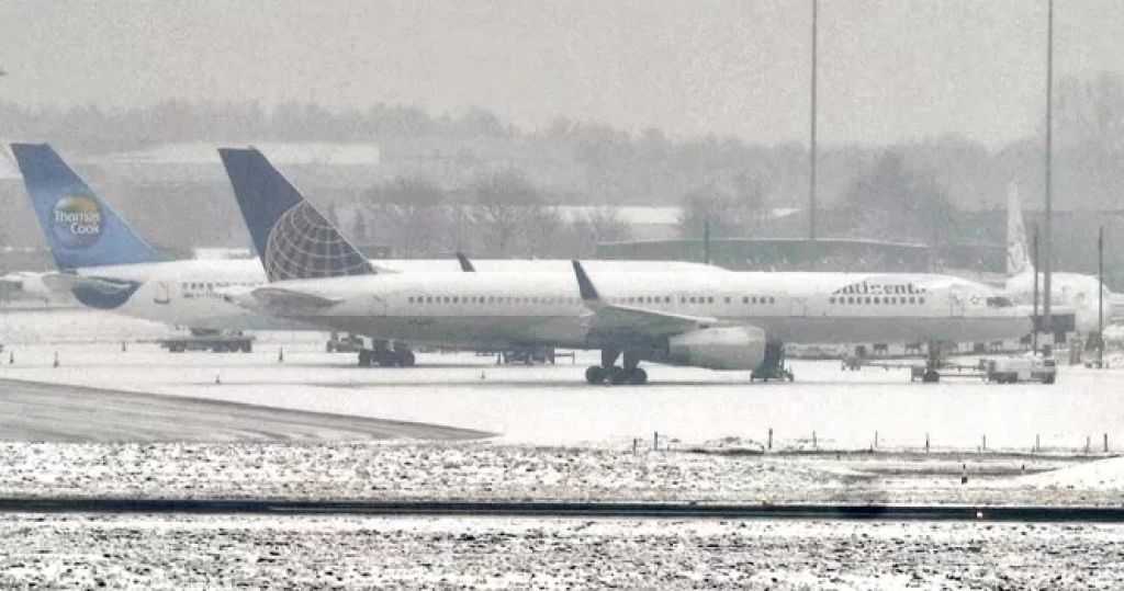 إلغاء 10 آلاف رحلة جوية وانقطاع الكهرباء عن مليون عميل في أمريكا