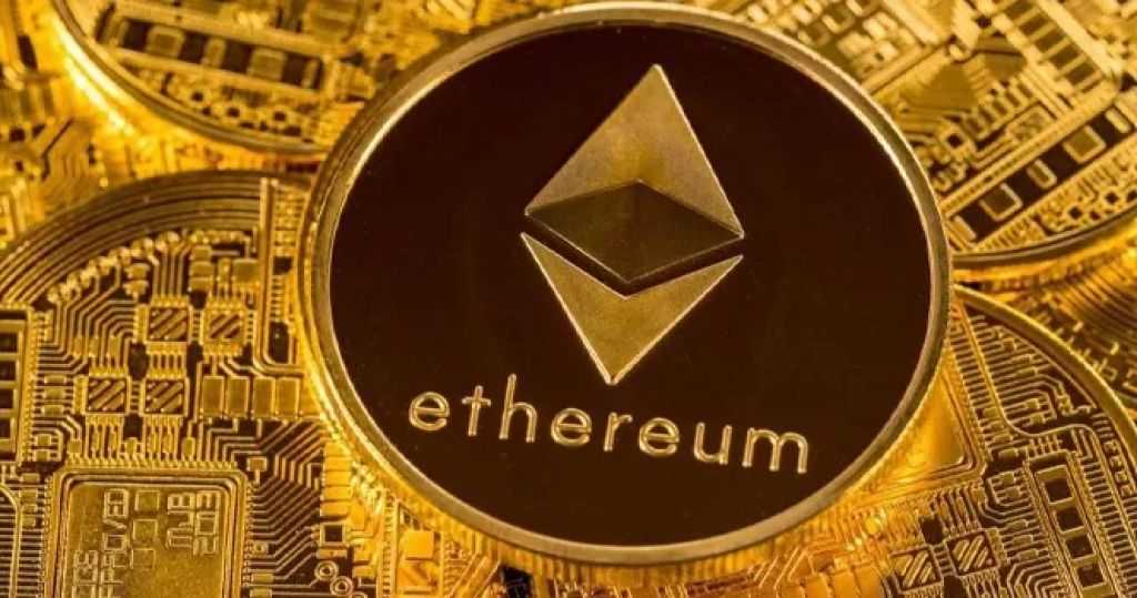 الإيثيريوم والريبل ترتفعان بنحو 3%