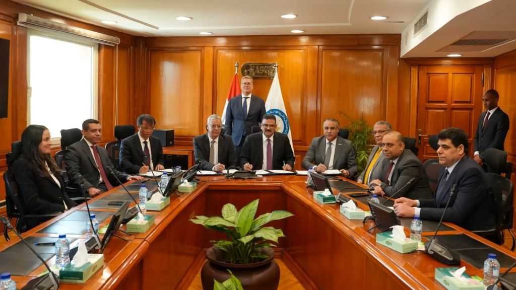 توقيع مذكرة تفاهم مع مجموعة صينية لدراسة وتقييم خامات الفوسفات والكوارتز ورمال السيليكا بـ”المثلث الذهبي”