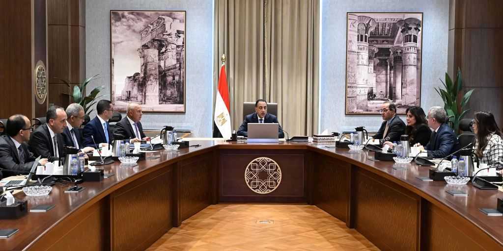 رئيس الوزراء: نُركز على تصنيع السيارات الكهربائية ومكوناتها