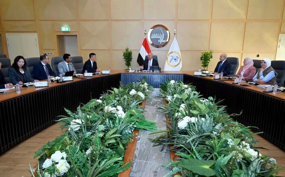 باستثمارات 10 مليارات دولار.. وزير الصناعة يُناقش خطط إنشاء مجمع متكامل لإنتاج الصلب وألواح السيارات