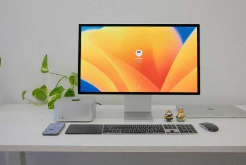 The Hidden Cost of Low-Quality Monitors: Why Professionals Are Switching to Apple Studio Display