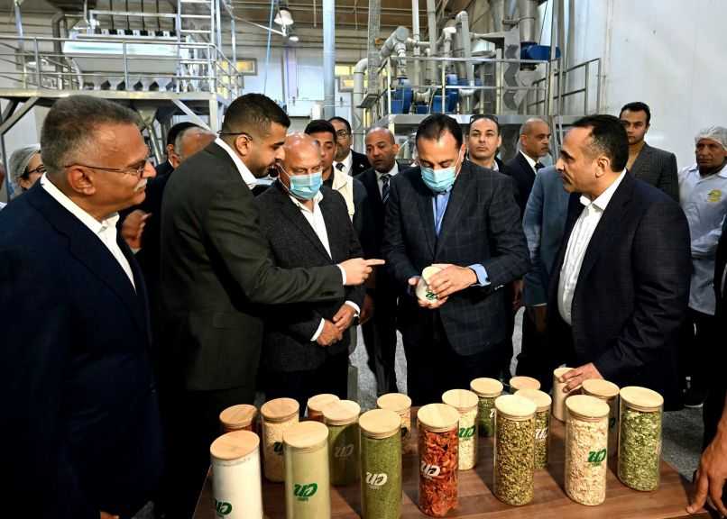 باستثمارات 41 مليون دولار.. رئيس الوزراء يتفقد مصنع لتجفيف الحاصلات الزراعية في المنيا| صور