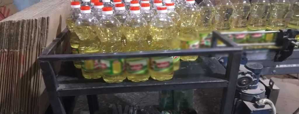 ضبط 6 أطنان زيوت طعام مجهول المصدر داخل مصنع غير مرخص بـ”المنوفية”