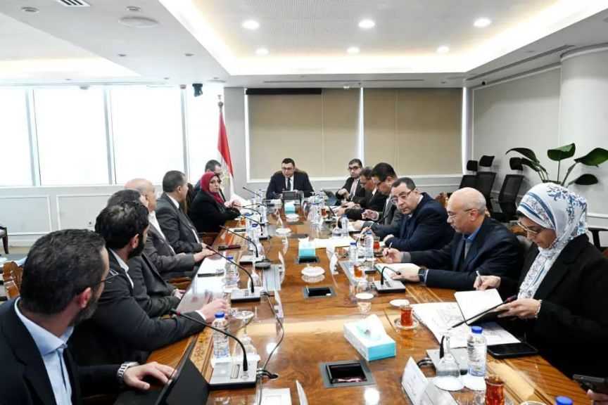 وزير الإسكان يُتابع الخطة التسويقية لعدد من مشروعات ”المجتمعات العمرانية”