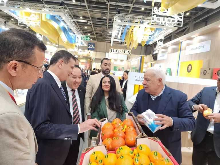 ​بمشاركة 99 شركة.. وزير الزراعة يفتتح الجناح المصري المشارك بمعرض ”فروت لوجستيكا” في برلين| صور