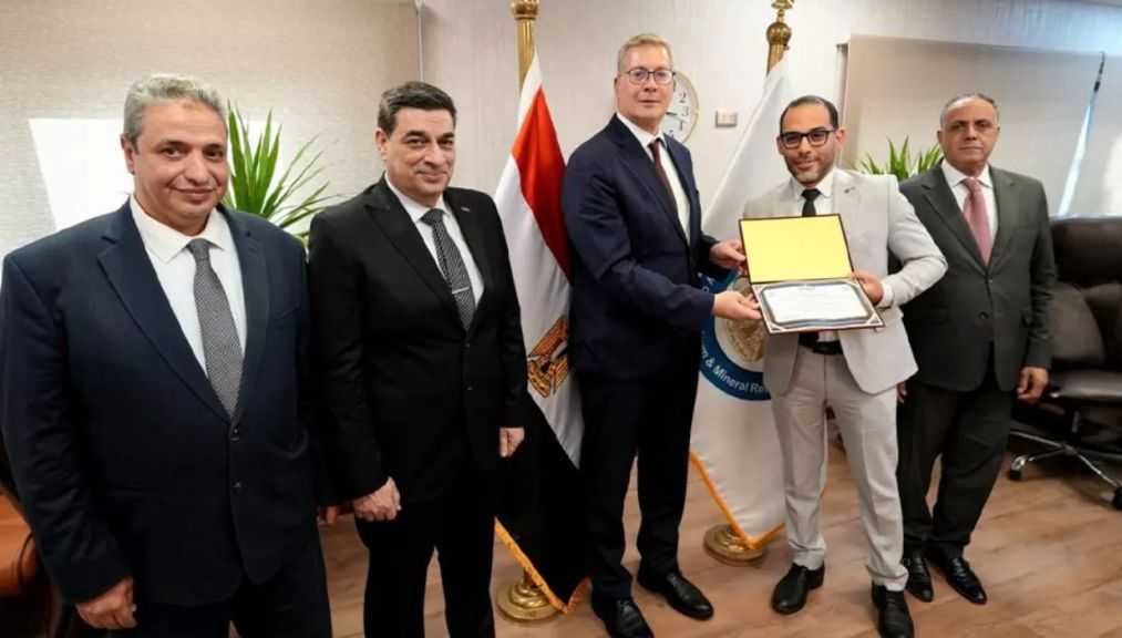 وزير البترول يُكرم مُطور مادة ”كاسر الاستحلاب” المستخدمة للحقن في آبار البترول