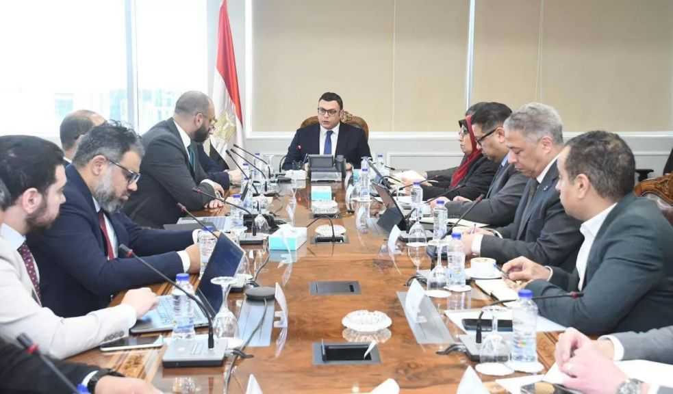 وزير الإسكان يُتابع الإجراءات المتخذة لتدشين منصة تصدير العقار