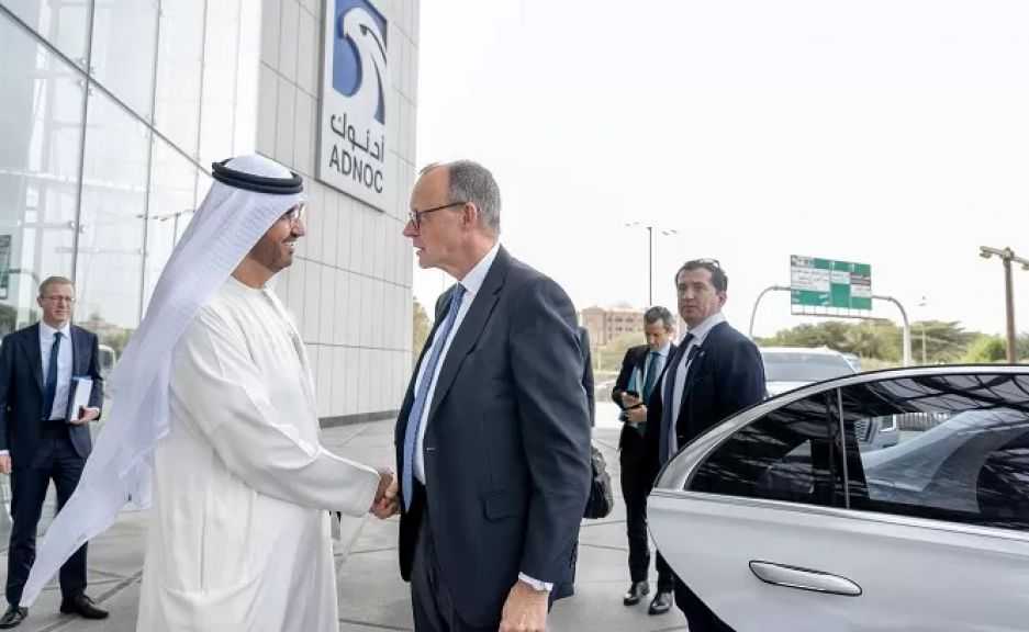 أدنوك توقع اتفاقية مع آر دبليو الألمانية لتوريد الغاز إلى ألمانيا وأوروبا