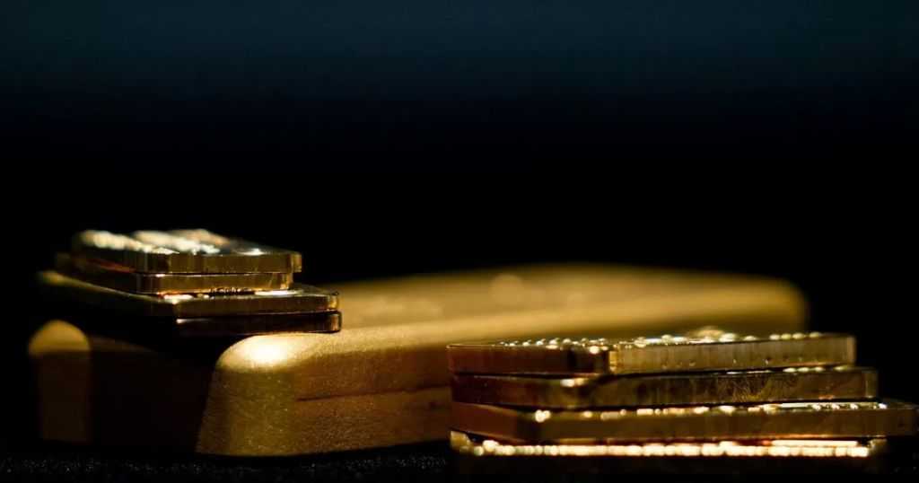 رهانات صناديق التحوط على الذهب تبلغ أدنى مستوى في 15 أسبوعاً