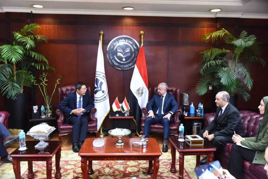 مصر وسنغافورة تبحثان تعزيز التعاون الاستثماري بالقطاعات ذات الأولوية