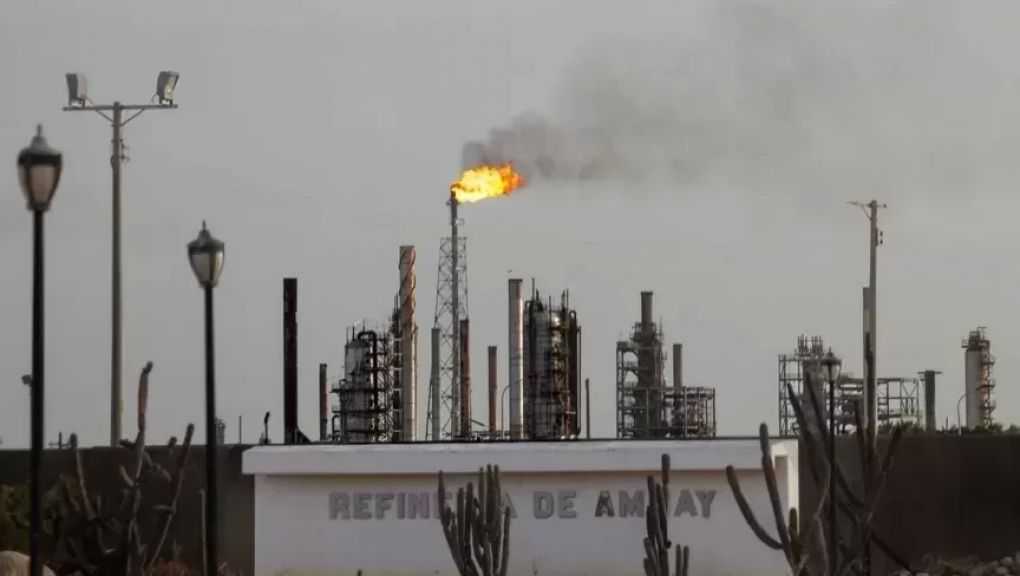 استقرار أسعار النفط بعد هبوطها بأكثر من 2%