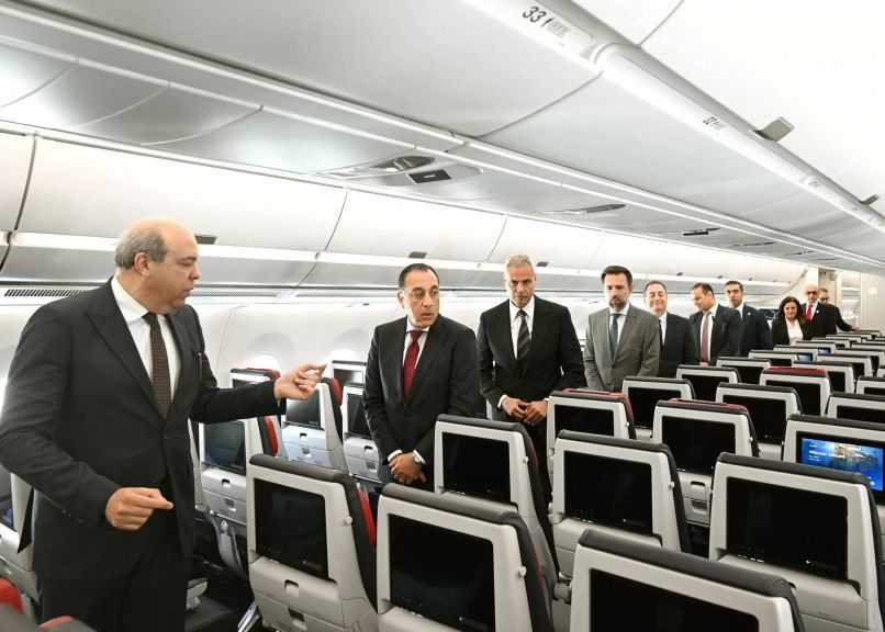 ”مدبولي” يتفقد أول طائرة من طراز Airbus A350-900 بأسطول مصر للطيران| صور