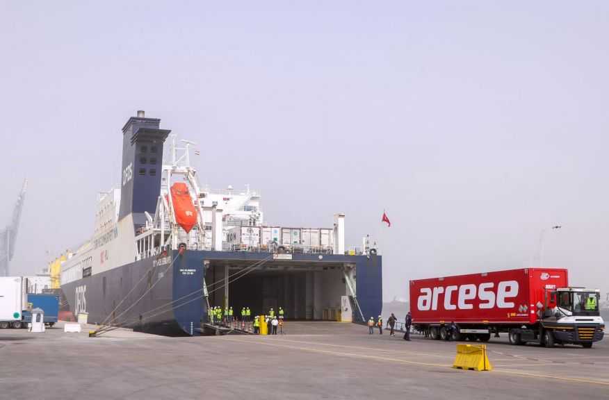 تضم زيت وفول وقمح.. ميناء دمياط تستقبل 17597 طنًا من البضائع