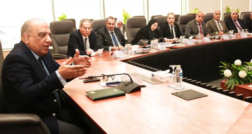 وزير الكهرباء يجتمع برؤساء شركات التوزيع لمراجعة خطة العمل واجراءات تأمين التغذية